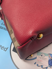 BURBERRY CRIMSON BANNER TOTE, EXCELLENT