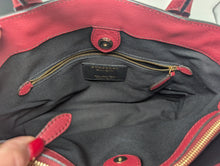 BURBERRY CRIMSON BANNER TOTE, EXCELLENT