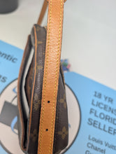 LOUIS VUITTON SENLIS CROSSBODY