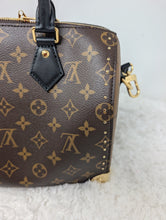 LOUIS VUITTON MONOGRAM TRUNK SPEEDY 25 BANDOLIERE, LIKE NEW