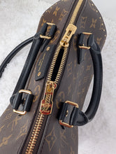 LOUIS VUITTON MONOGRAM TRUNK SPEEDY 25 BANDOLIERE, LIKE NEW