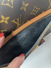 LOUIS VUITTON MONOGRAM ST GERMAIN GM 28 CROSSBODY, EXCELLENT