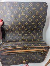 LOUIS VUITTON MONOGRAM ST GERMAIN GM 28 CROSSBODY, EXCELLENT