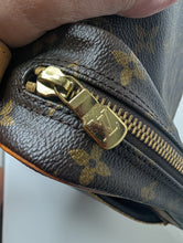 LOUIS VUITTON MONOGRAM ST GERMAIN GM 28 CROSSBODY, EXCELLENT