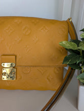 LOUIS VUITTON CITRINE EMPREINTE FASCINANTE BAG