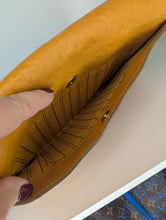 LOUIS VUITTON CITRINE EMPREINTE FASCINANTE BAG
