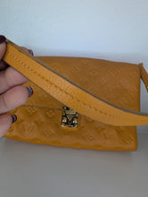 LOUIS VUITTON CITRINE EMPREINTE FASCINANTE BAG