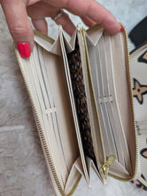 LOUIS VUITTON WILD AT HEART ZIPPY WALLET, MINT