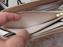 LOUIS VUITTON WILD AT HEART ZIPPY WALLET, MINT