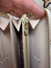 LOUIS VUITTON WILD AT HEART ZIPPY WALLET, MINT