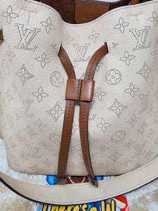 Louis Vuitton, Bags, Louis Vuitton Lv Carmel Beige Mahina Handbag Nwt