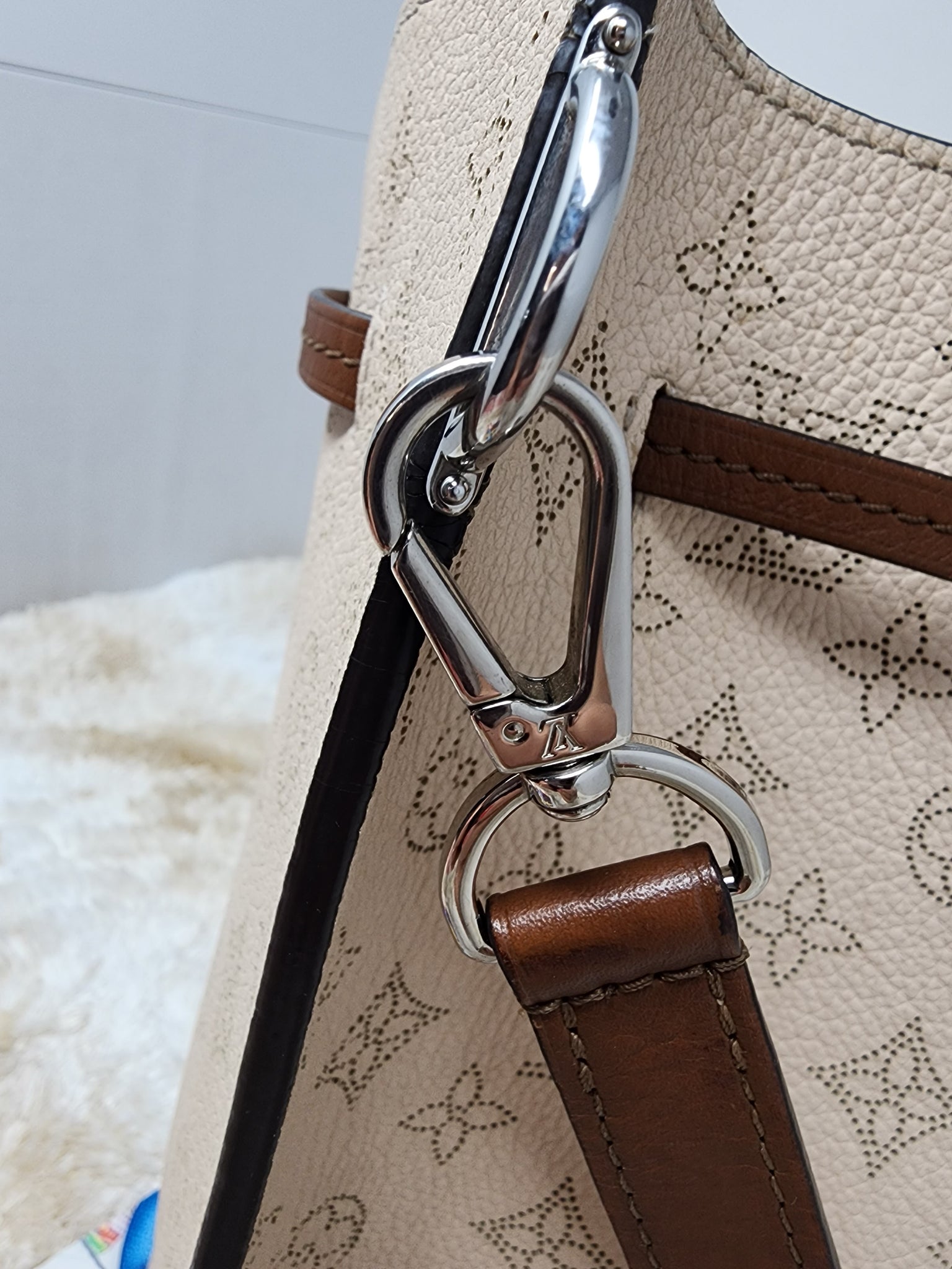 Girolata leather handbag Louis Vuitton Beige in Leather - 32929760