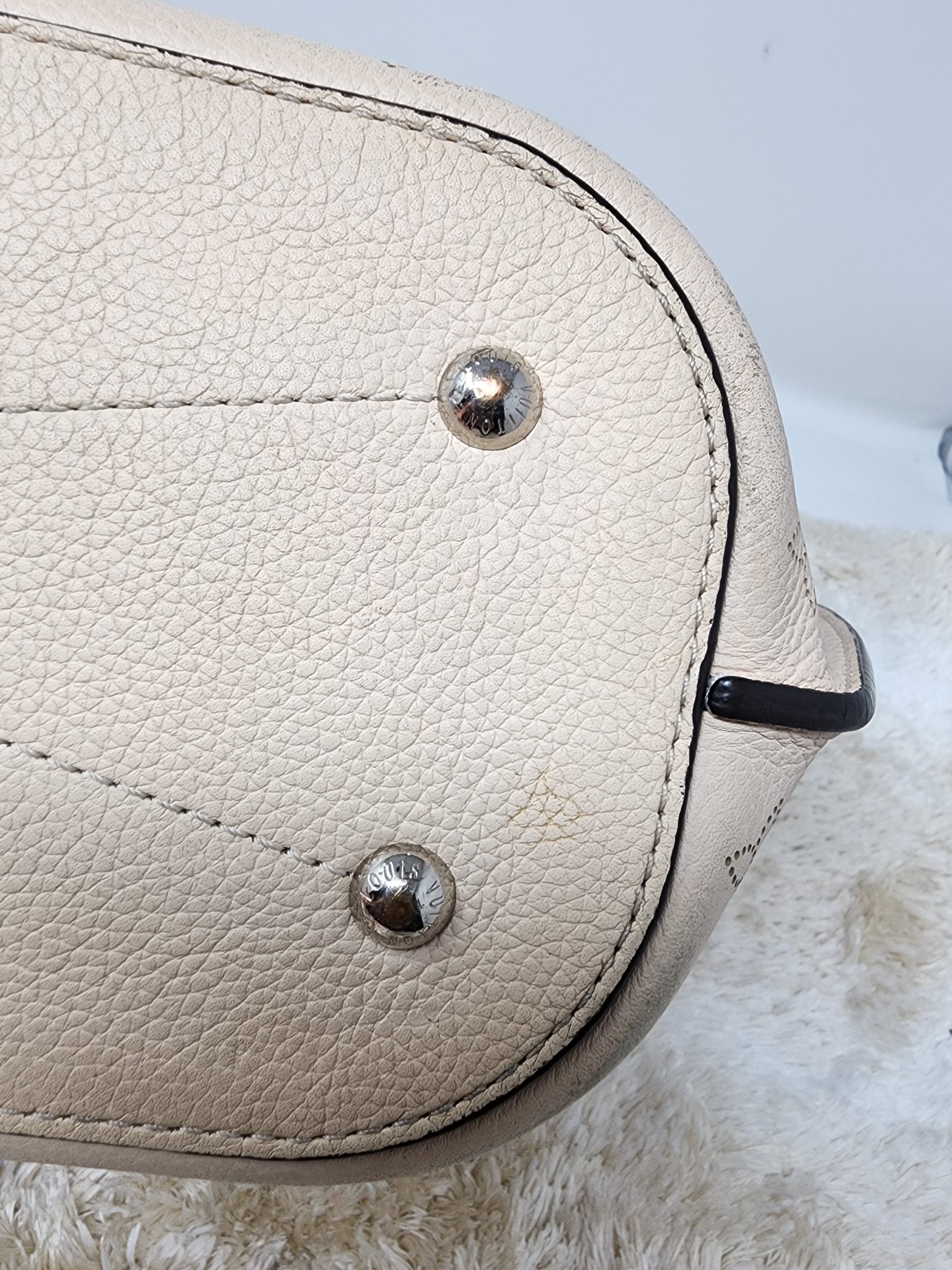 Girolata leather handbag Louis Vuitton Grey in Leather - 32777097